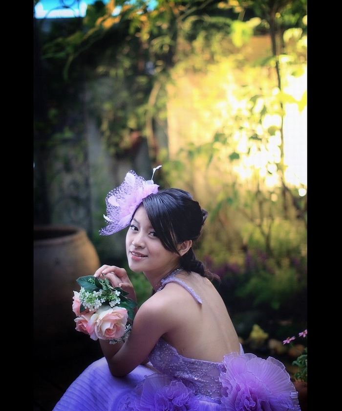 美得令人心醉的酒吧女孩