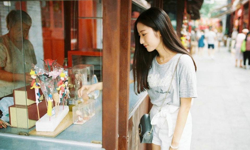 日系美女安静私房内养眼写真