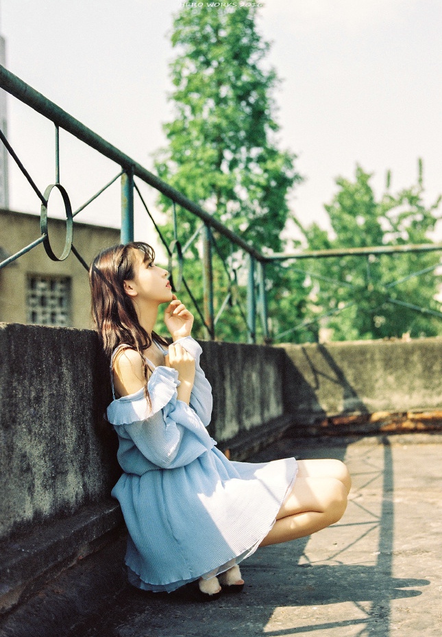 花园清新洛丽塔服少女粉嫩甜美阳光照人