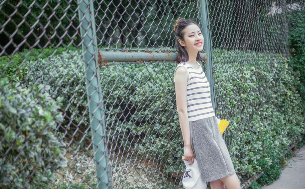 爽朗笑容清纯靓丽可爱少女写真