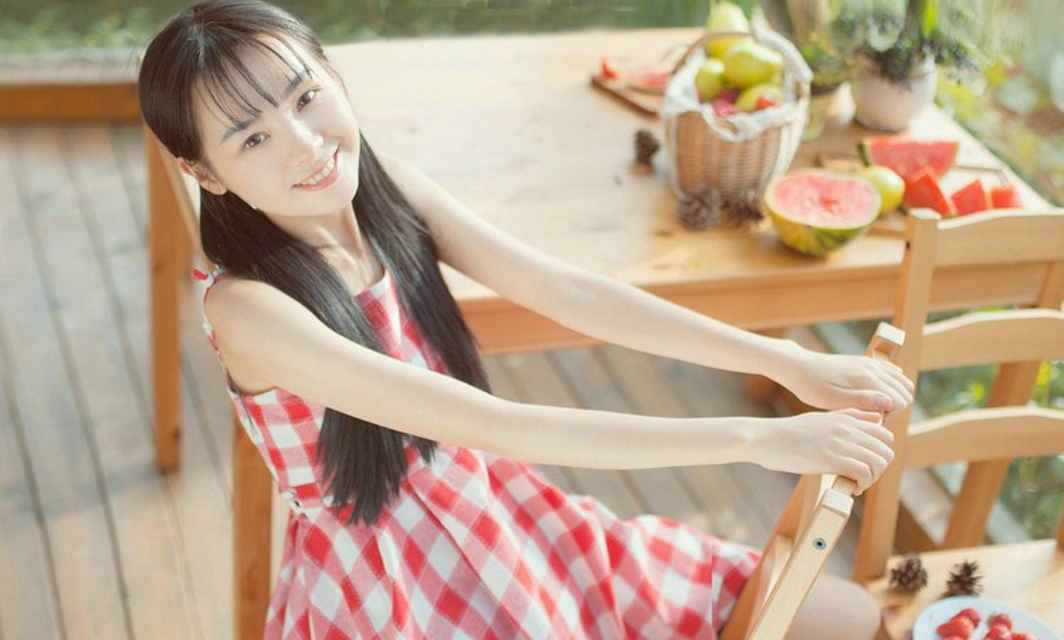 清纯活泼甜美草莓味马尾女生