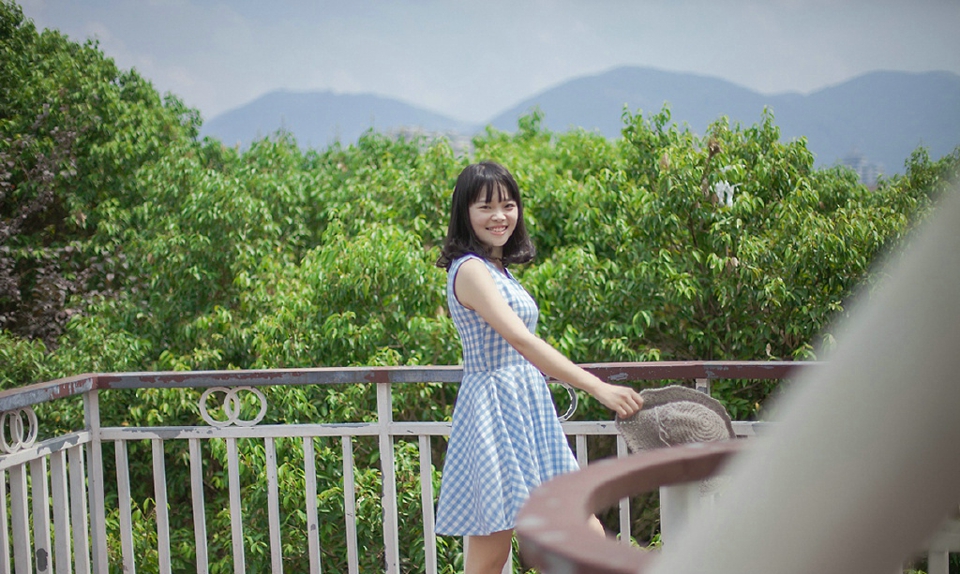 睡眼惺忪的素颜女孩最爱夏日