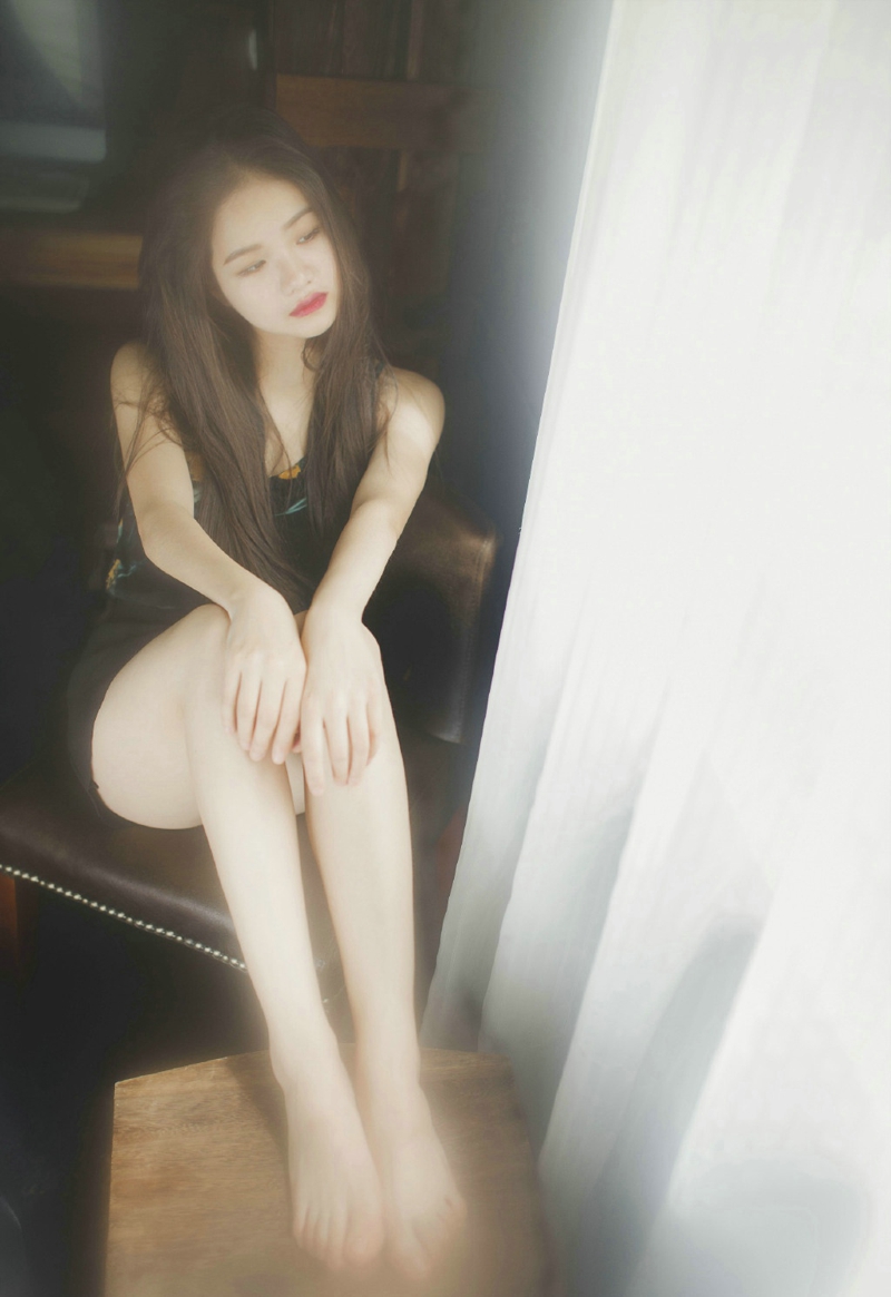 白皙美艳少女漂亮脸蛋笑脸迷人