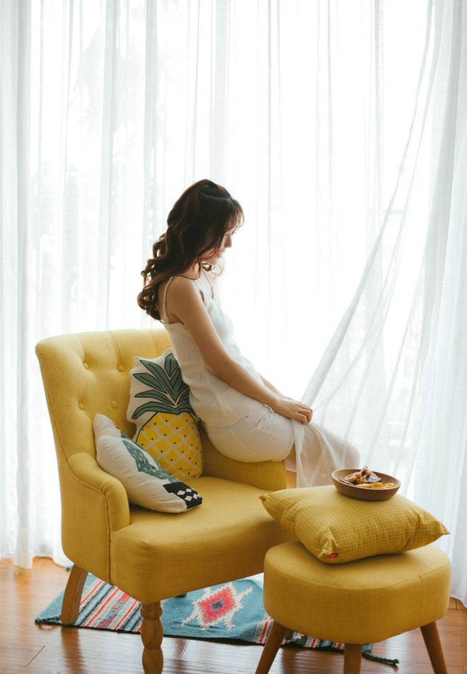 俏皮甜点女孩橘色下午清新写真