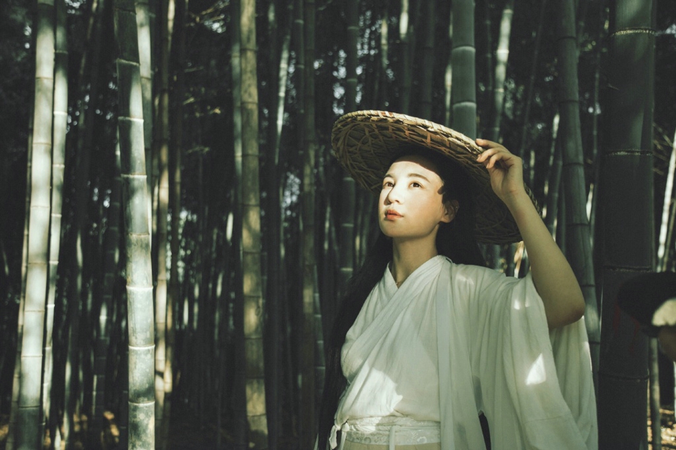 葡萄园内的清新气质美女养眼气质写真