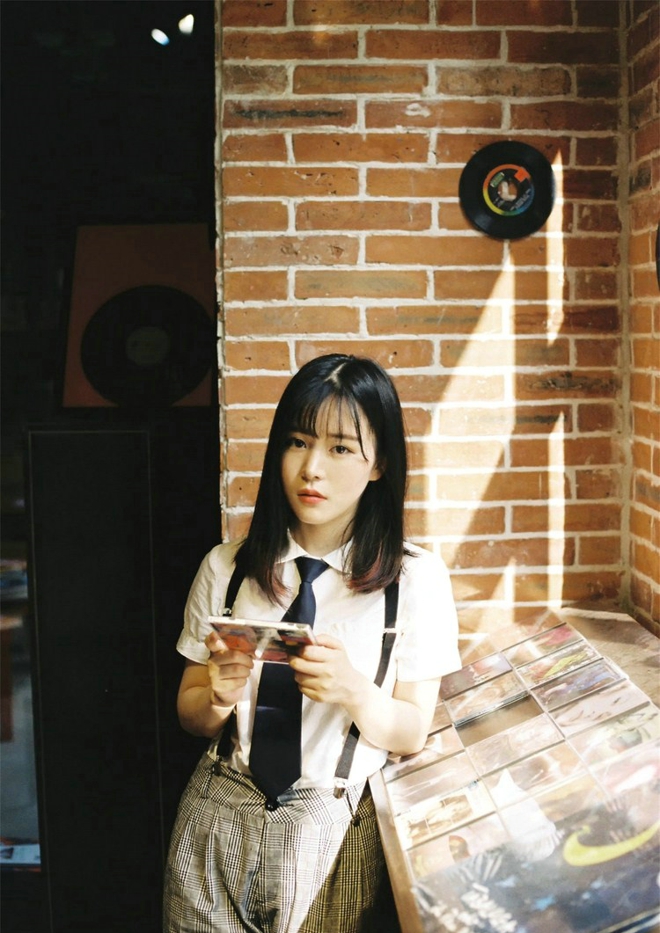 逛书店清纯阳光可爱校园美女