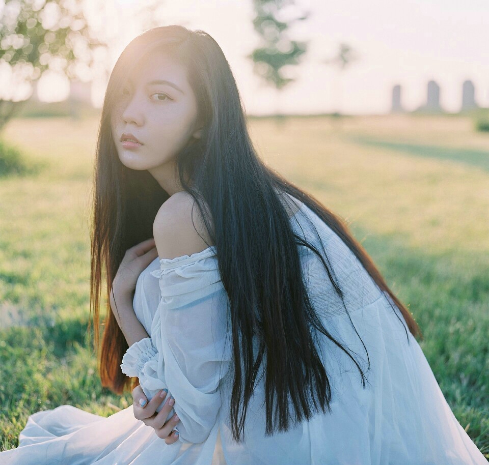 列车上的清纯漂亮少女笑脸阳光写真