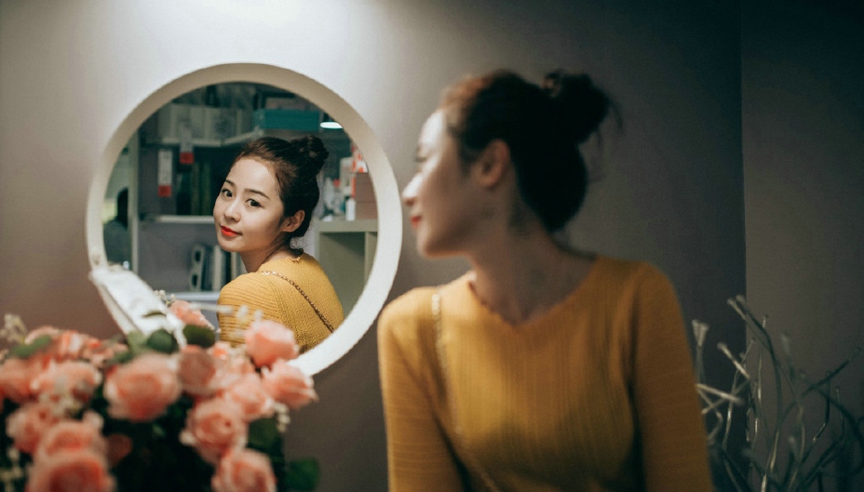 漂亮丸子头美女气质养眼迷人写真