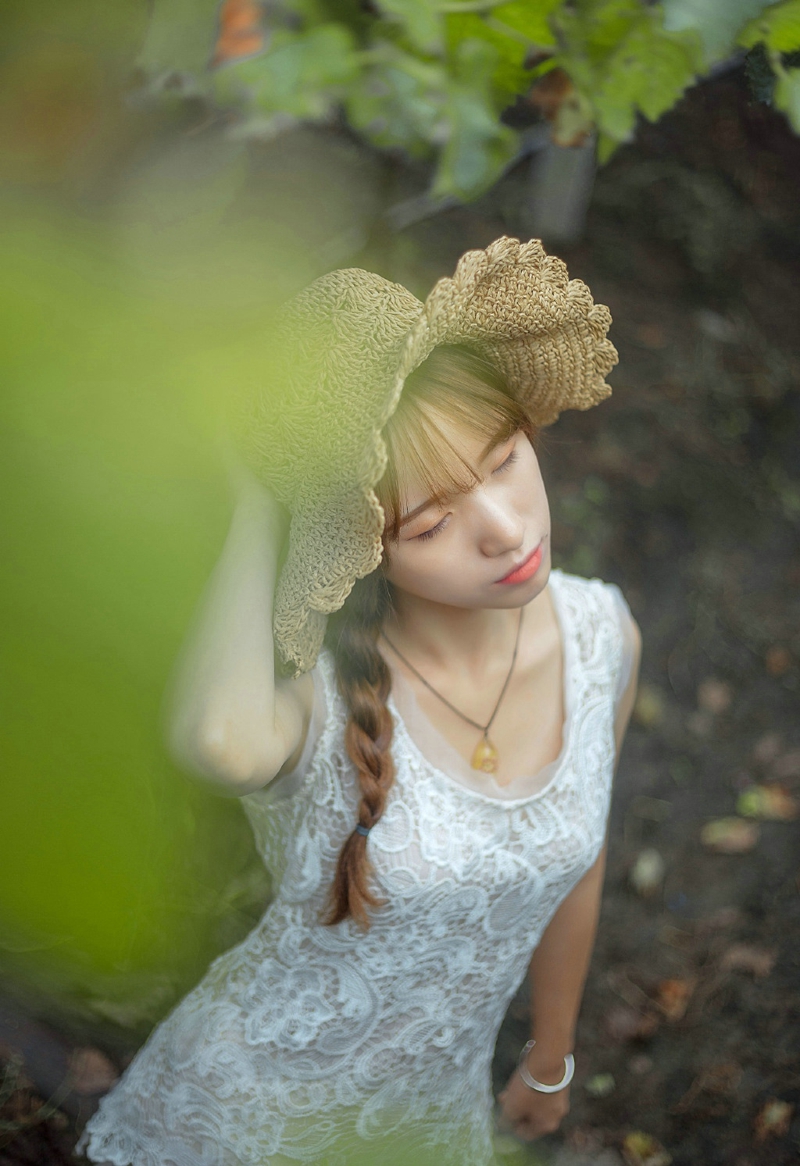 葡萄园内的清新气质美女养眼气质写真