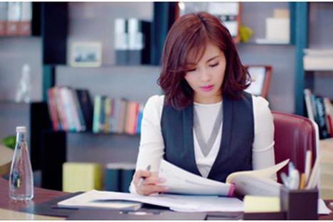 盘点欢乐颂中刘涛安迪哪些帅气的职场搭配