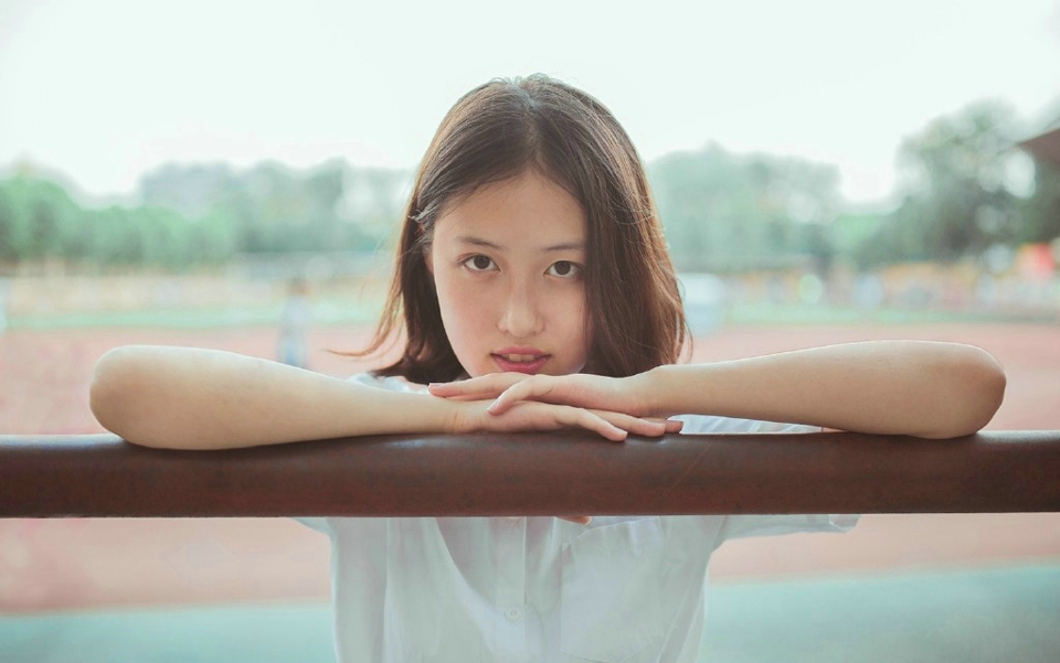 百褶裙短发美女纯真干净阳光写真