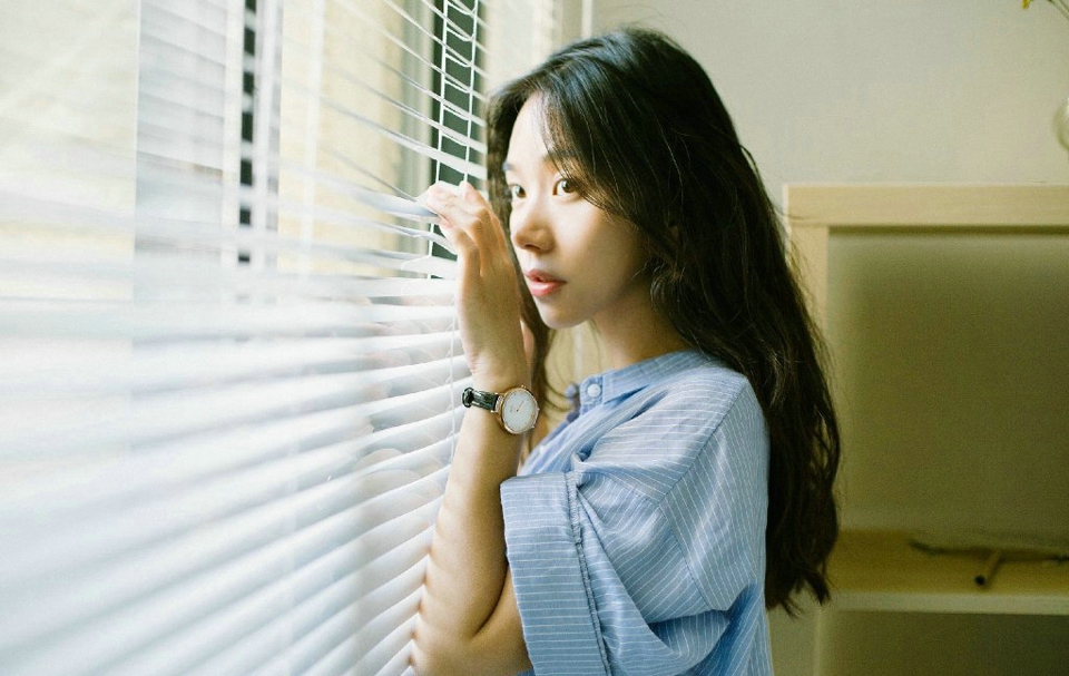 餐厅内的可爱少女青春无敌吸睛