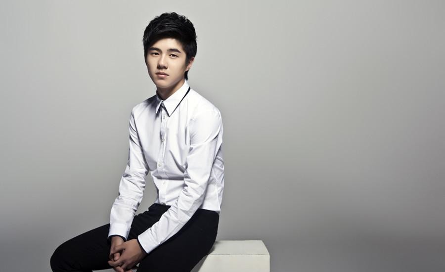 刘昊然个人杂志写真