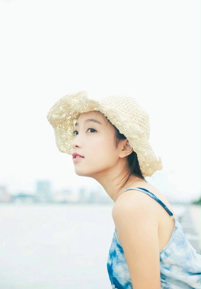 碎花长裙麻花辫草帽美女清新怡人写真套图