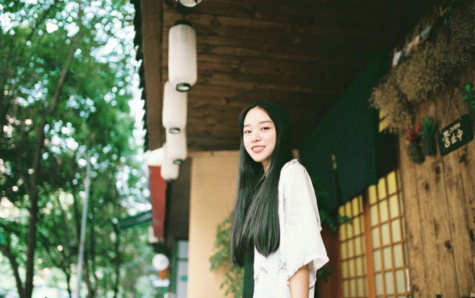 日系美女安静私房内养眼写真