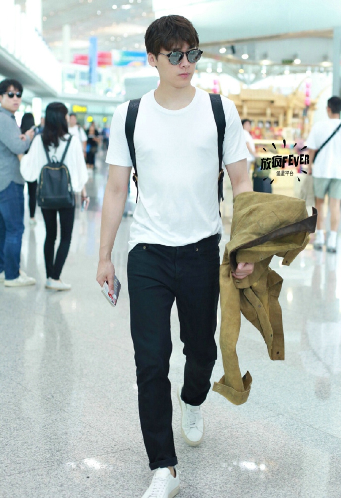 李易峰诠释华丽绅士风写真照