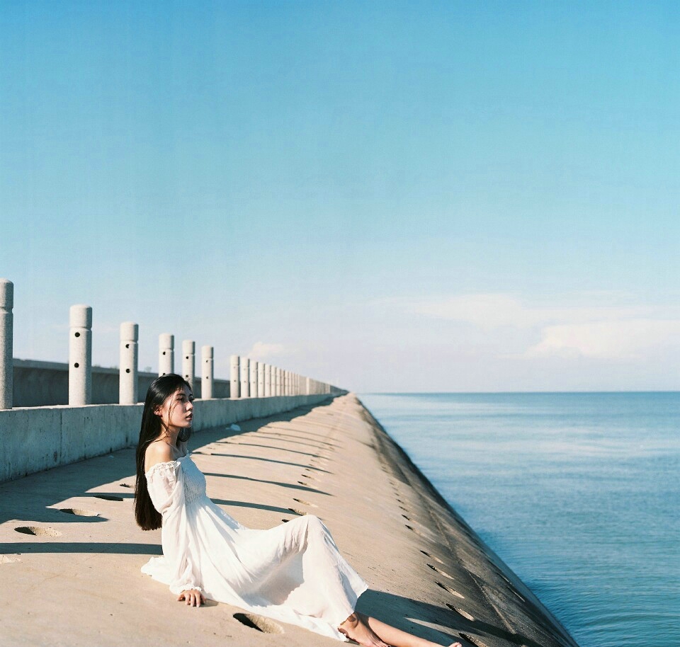 列车上的清纯漂亮少女笑脸阳光写真