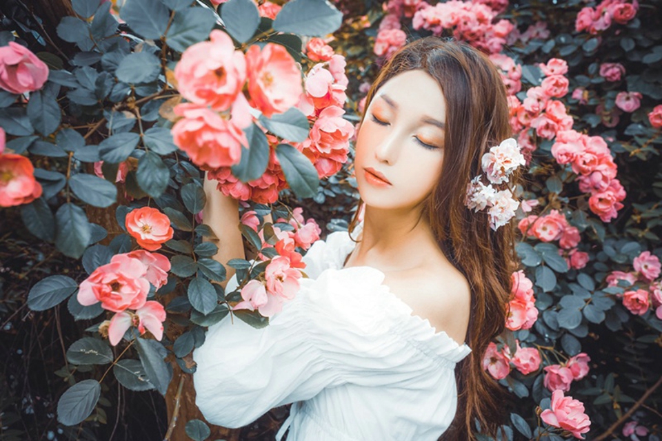 白衬衫女孩清新粉嫩唯美写真