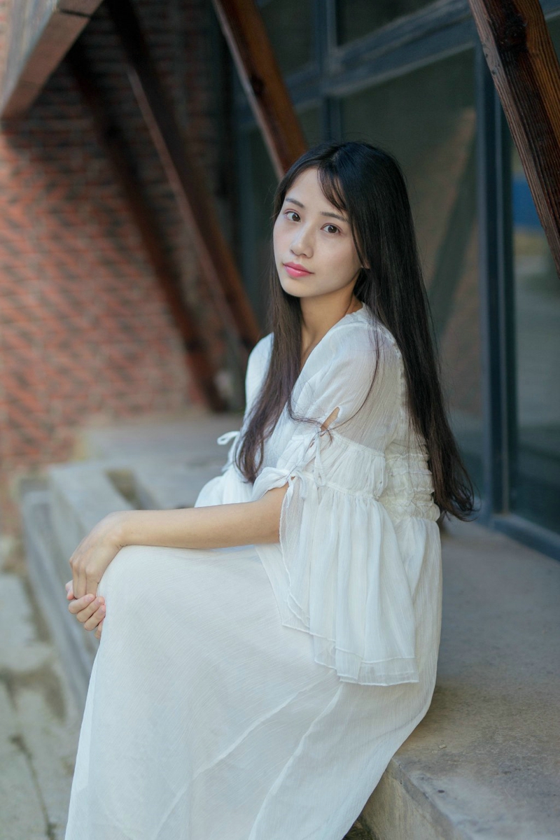 夕阳下的牛仔外套美女侧颜美丽吸睛唯美写真