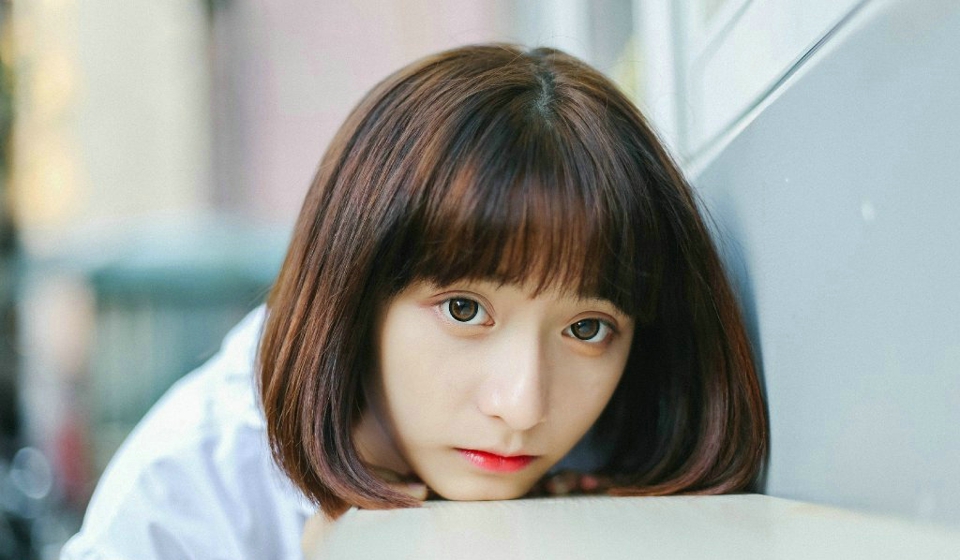 日系短发妹子可爱无辜眼神迷人