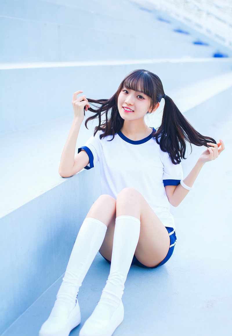 草帽女孩吊带短裙户外树林唯美写真