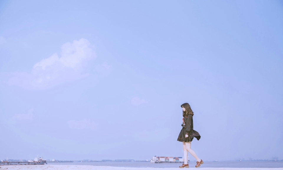 甜美日系美女卷发精致五官清新怡人