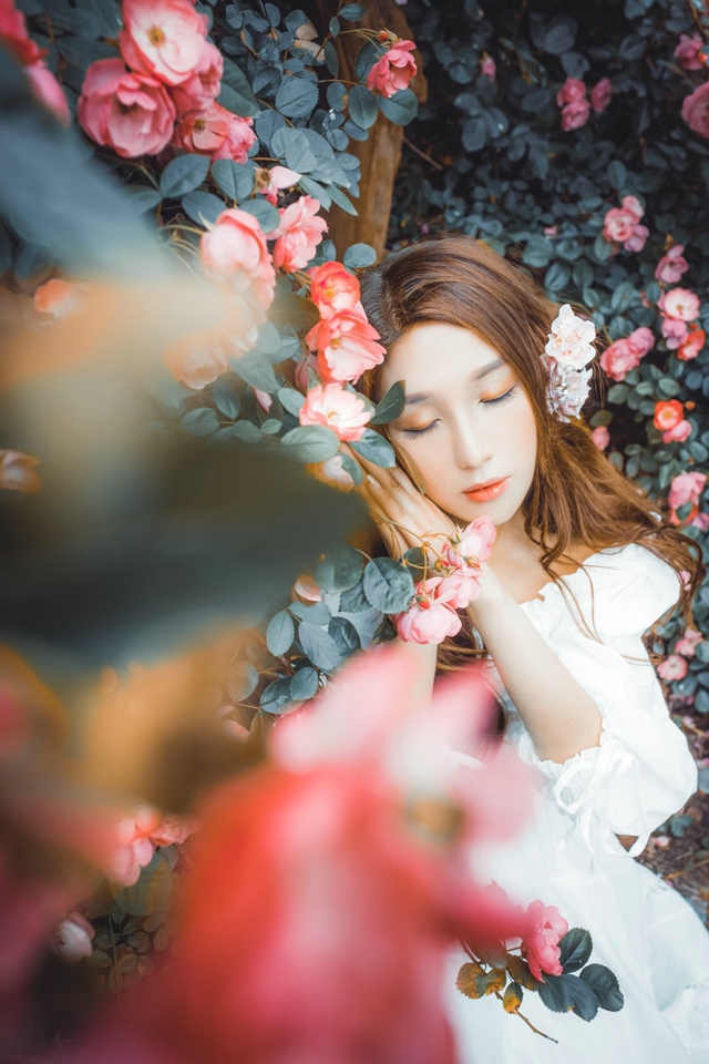 白衬衫女孩清新粉嫩唯美写真