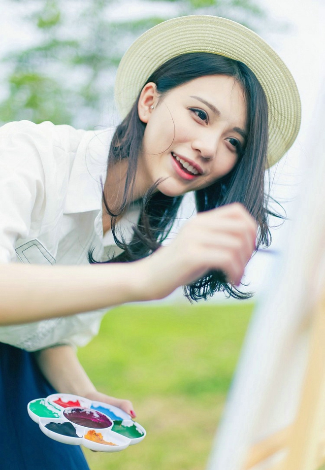 户外写生清纯美女如风如画