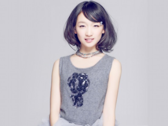 人气小花周冬雨随性图片