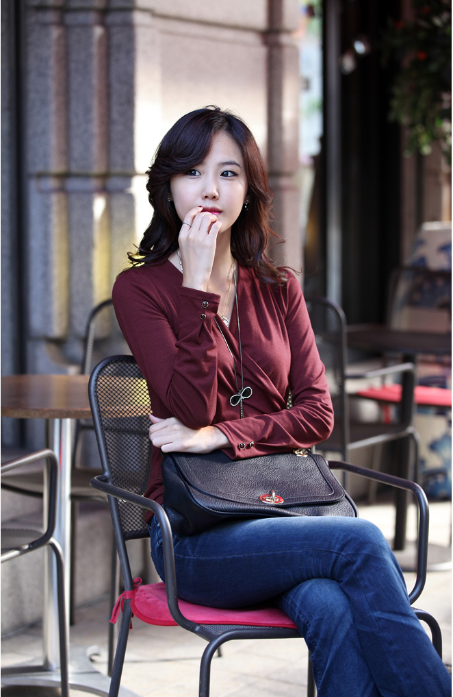 气质美女穿什么都好看