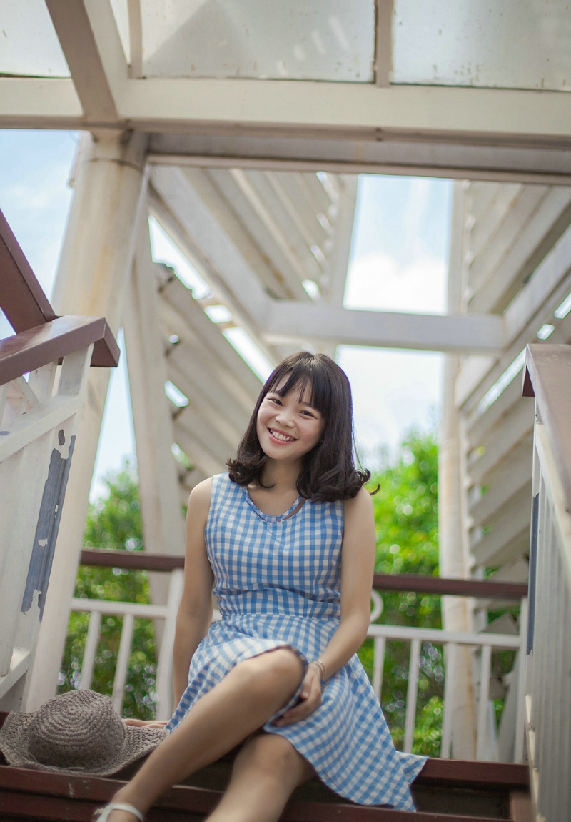 睡眼惺忪的素颜女孩最爱夏日