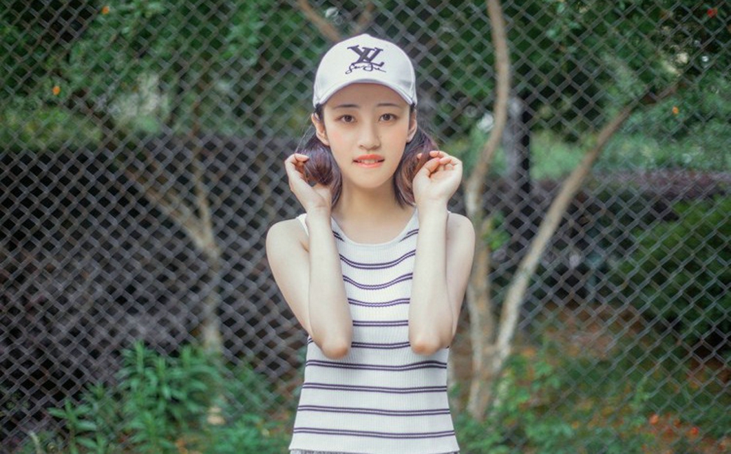 爽朗笑容清纯靓丽可爱少女写真