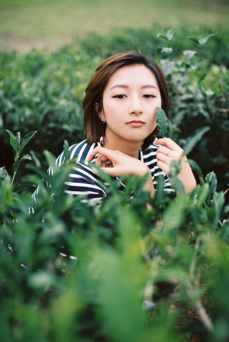 自由随性美女个性高傲阳光素颜写真