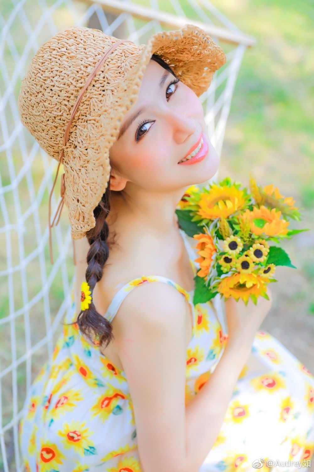 气质美女Audrey如街拍唯美写真