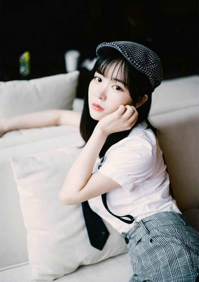 逛书店清纯阳光可爱校园美女