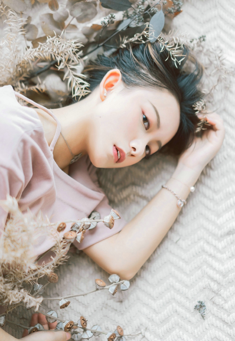 高颜值私房睡衣女神花朵般娇美可人