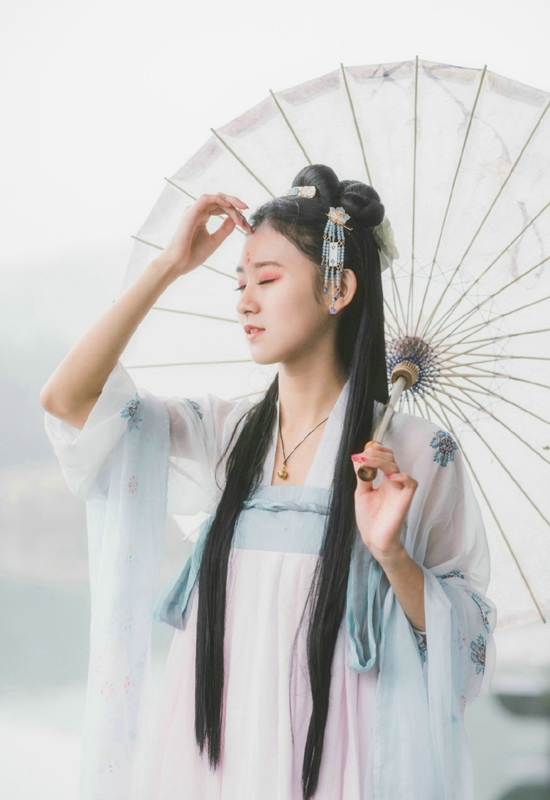 阳光下的可爱英伦范姑娘娇小玲珑