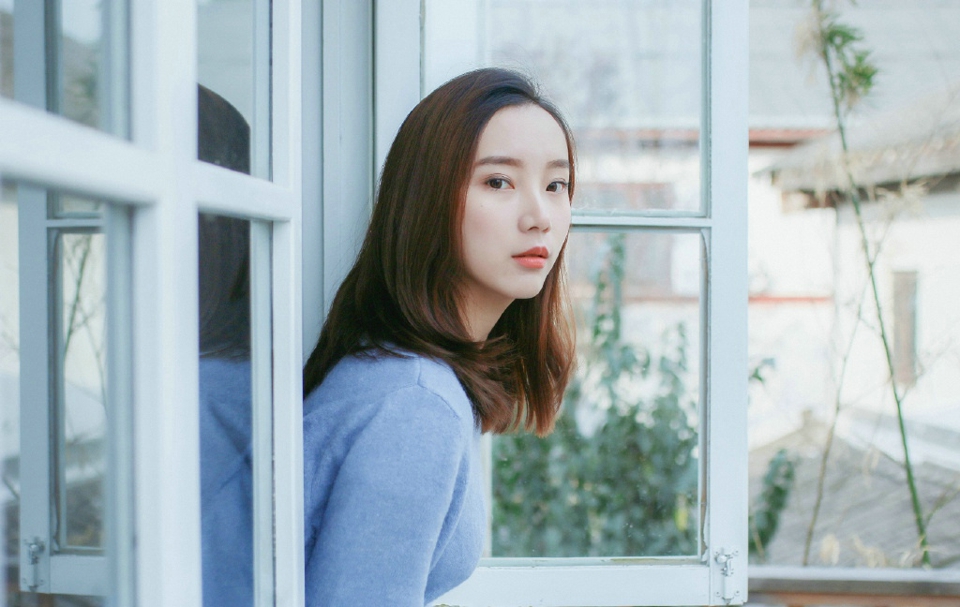 阳光下的可爱英伦范姑娘娇小玲珑