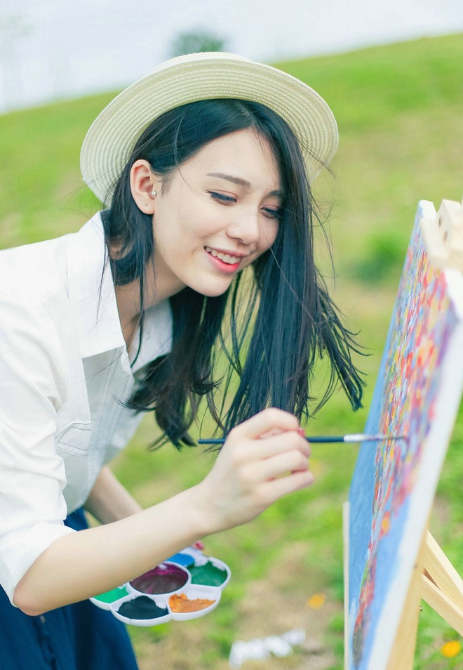 户外写生清纯美女如风如画