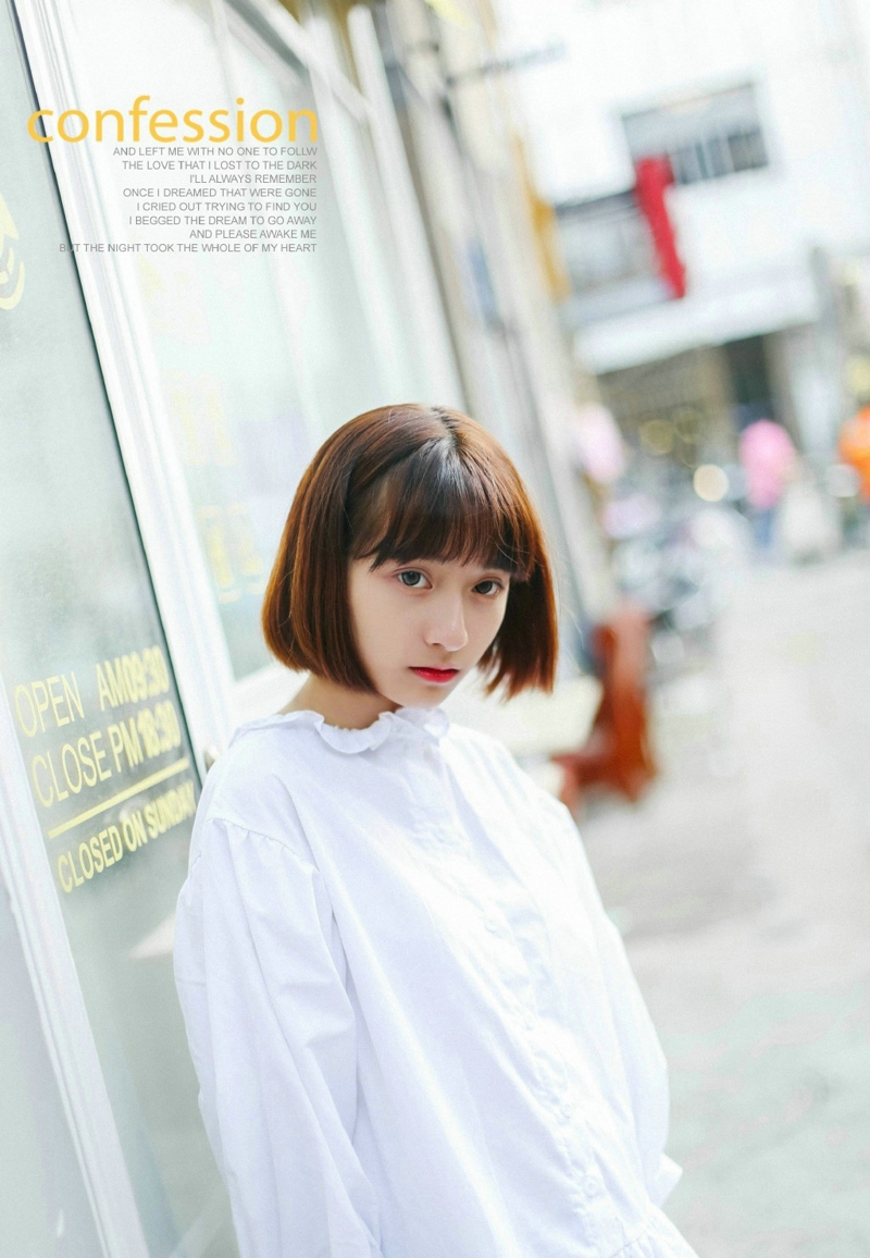 日系短发妹子可爱无辜眼神迷人