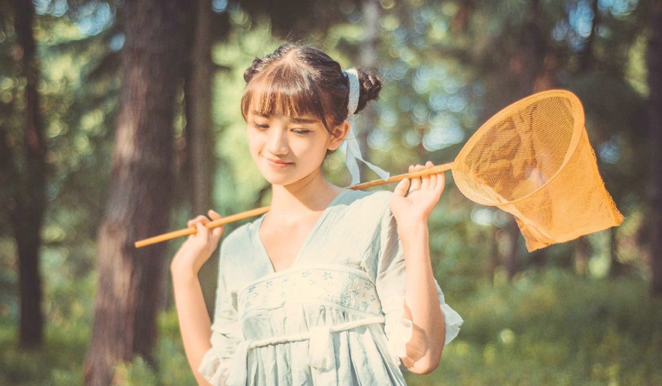 葡萄园内的清新气质美女养眼气质写真