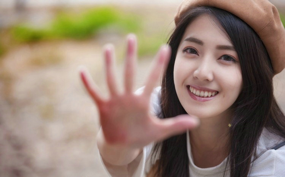 可爱甜美邻家女孩写真图片