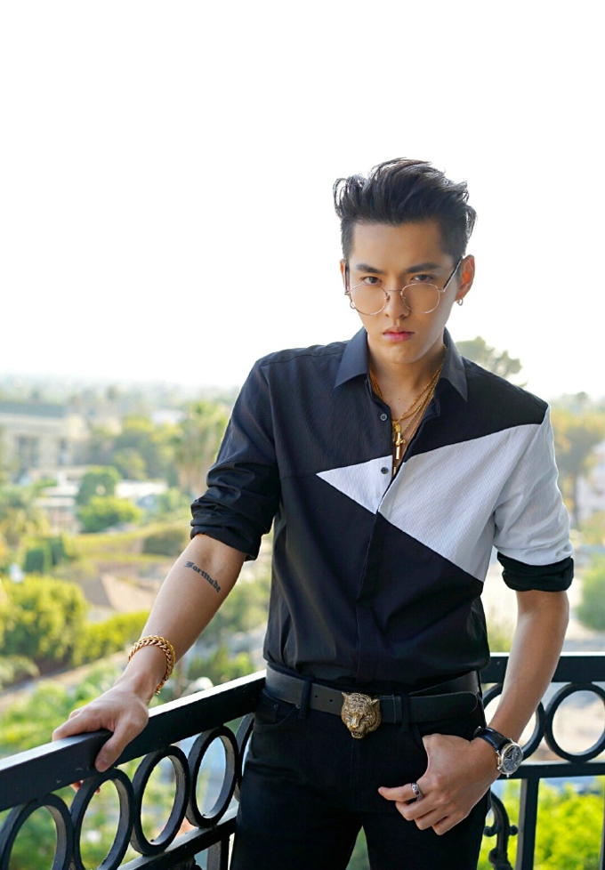 吴亦凡的凝视电眼十足美图写真