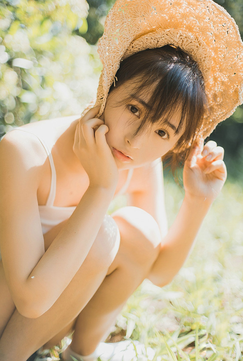 复古私房内裸肩白裙美女气质温婉