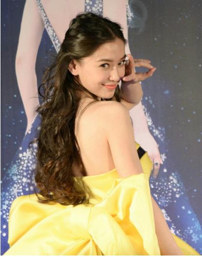 杨颖可爱卖萌照片