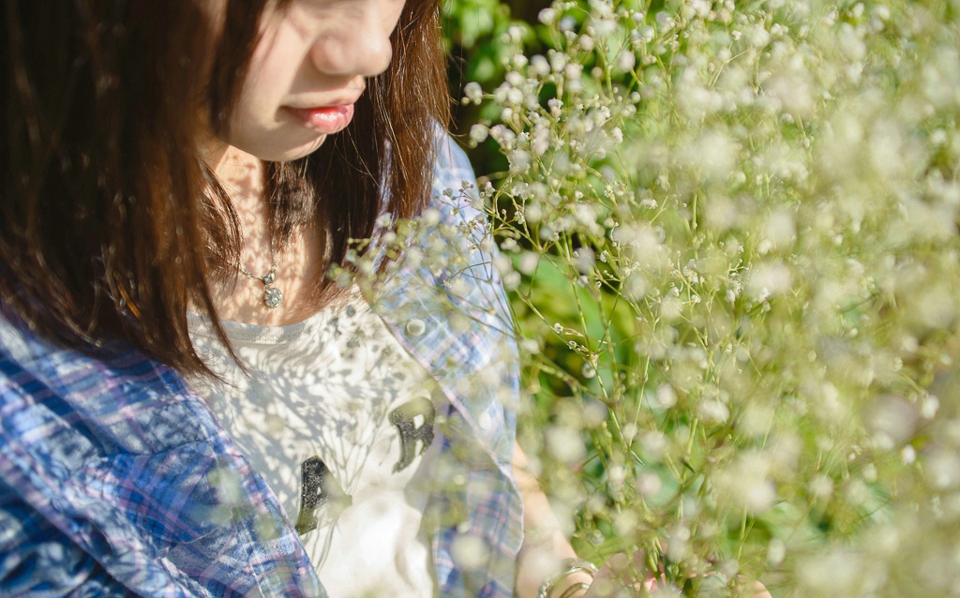 格子衬衫氧气美女清新阳光迷人写真