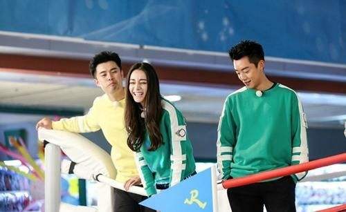 迪丽热巴奔跑吧  这位菇凉你是吃可爱长大的吗