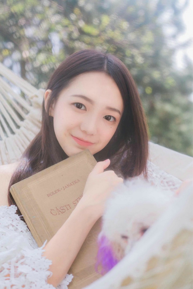 清纯甜美阳光美女户外正能量图片