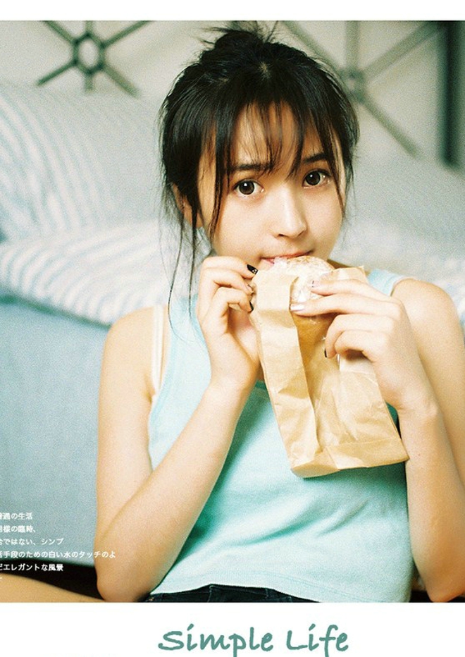 阳光可爱吃早餐少女写真