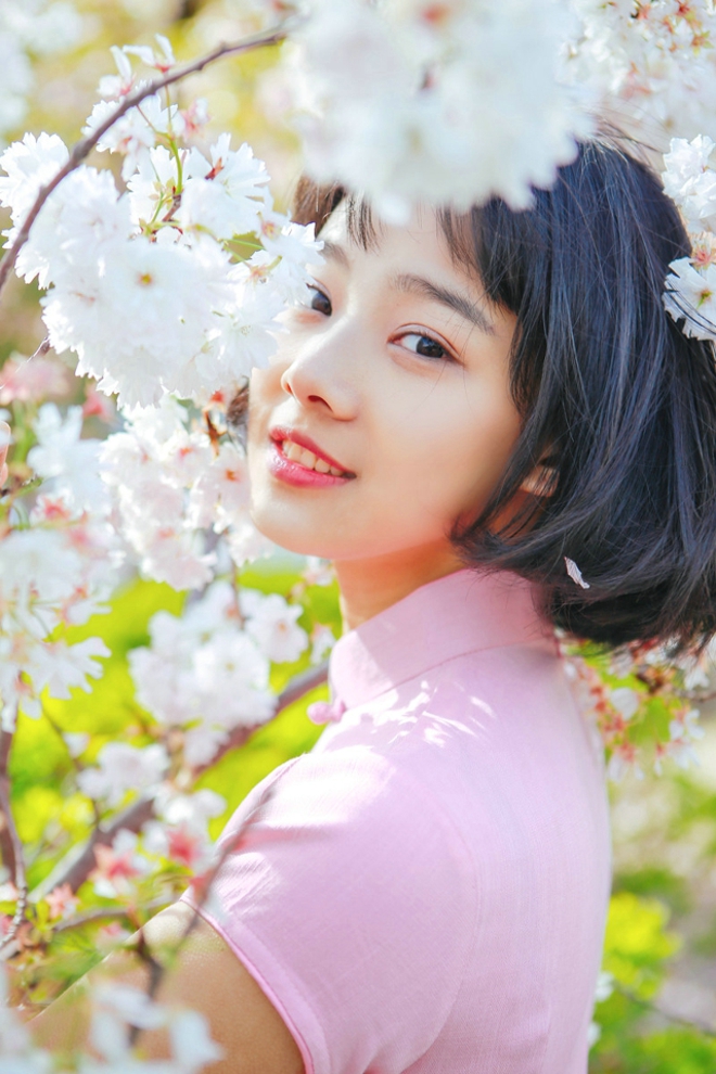 短发美女青春阳光时尚写真